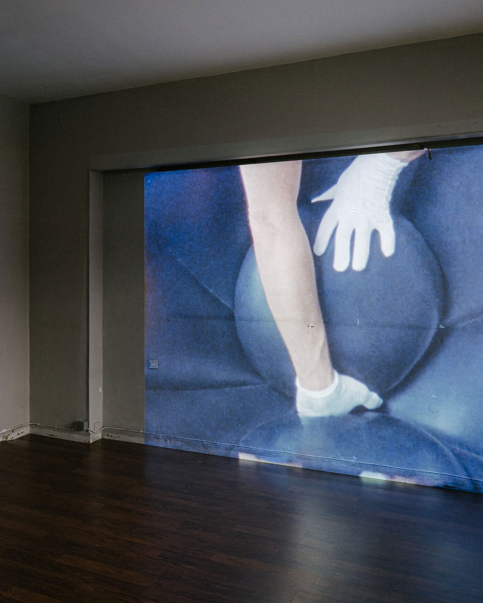 Daily Dialogue, project: La Mano derecha untada de azúcar la mano izquierda cubierta de harina (Fig. 3)